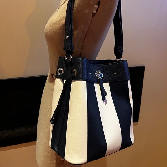 kate spade Handbags - Kate Spade Black and Cream Crossbody Bag